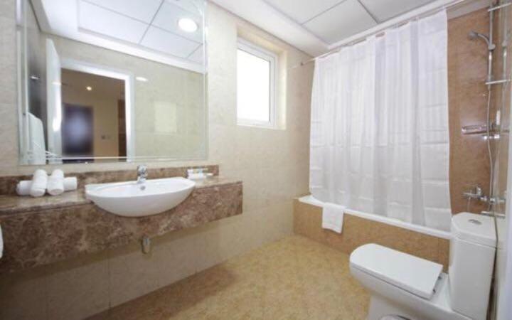 California Hostel Dubaï Extérieur photo