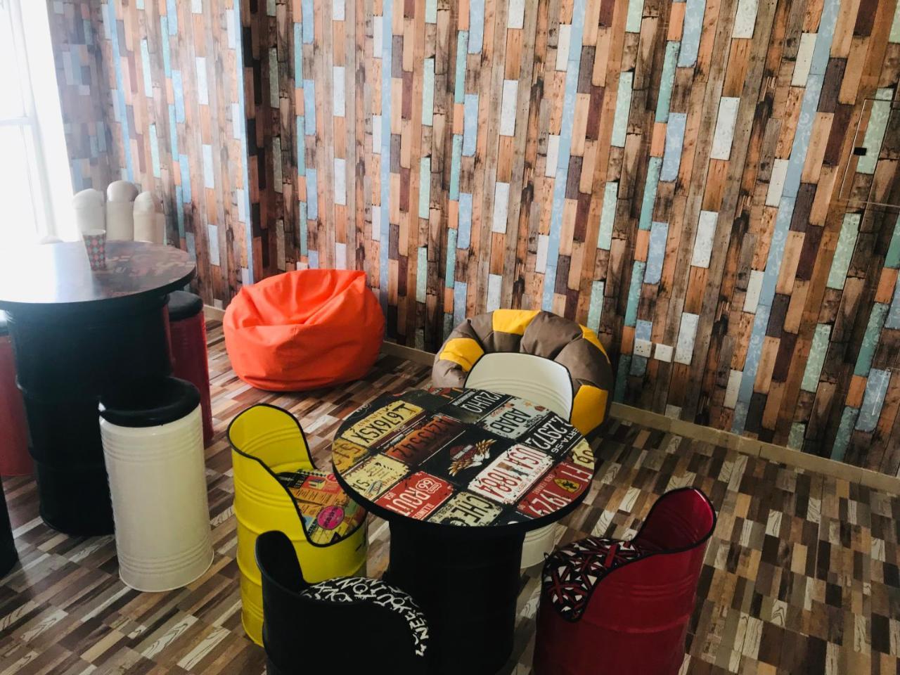 California Hostel Dubaï Extérieur photo
